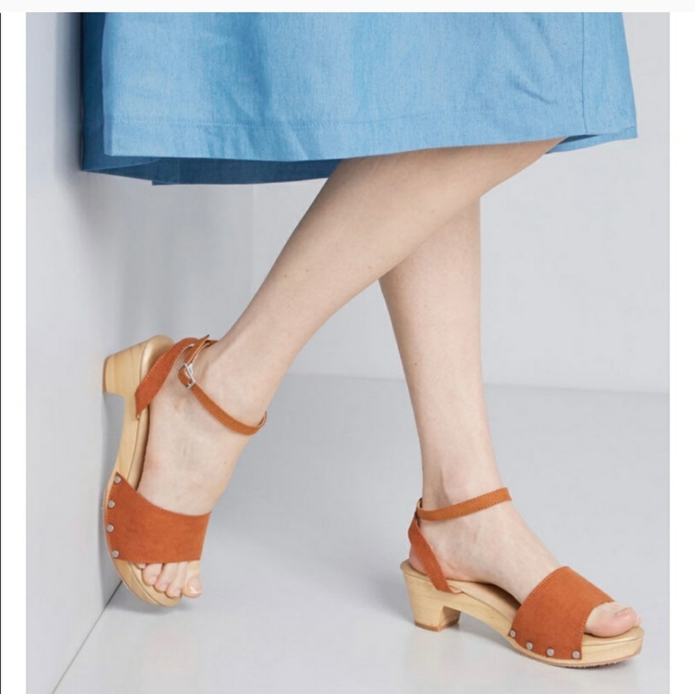 ModCloth Saunter Along Clog In Brown